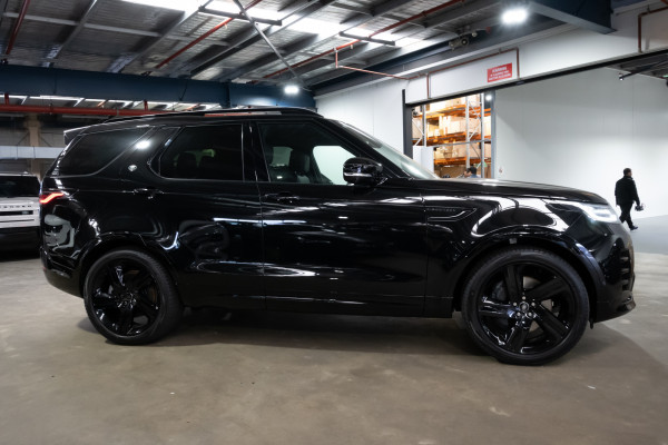 2026 Land Rover Discovery Series 5 D350 Dynamic SE SUV image 3