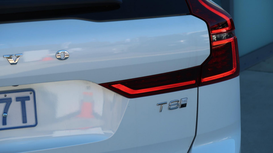 2025 MY26 Volvo XC60 UZ Plus T8 Plug-in Hybrid Dark SUV Image 29