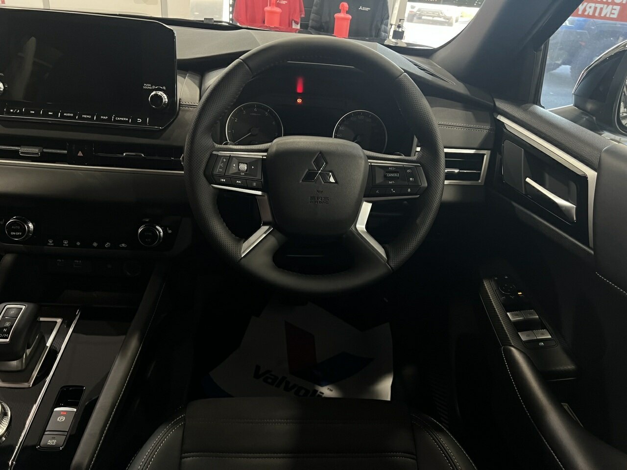 2024 Mitsubishi Outlander ZM LS SUV Image 16