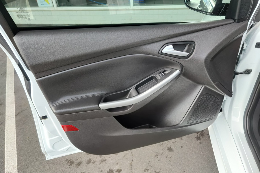 2016 Ford Focus LZ Titanium Hatch Image 42
