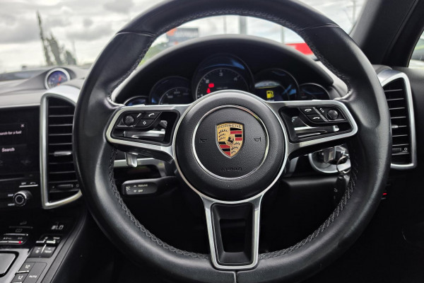 2016 MY17 Porsche Cayenne 92A Platinum Edition SUV Image 14