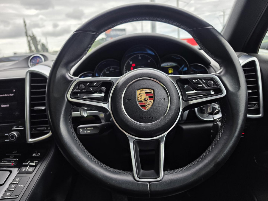 2016 MY17 Porsche Cayenne 92A Platinum Edition SUV Image 14