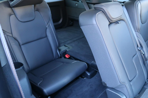 2025 Volvo XC90 L Series Ultra B5 Bright SUV Image 17