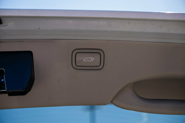 2017 MY18 Kia Carnival YP Platinum People Mover Image 9