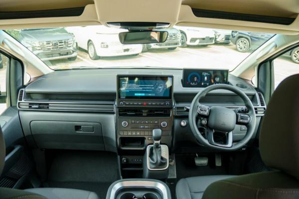 2026 MY27 Hyundai Staria Load US4.V4  Van Image 16