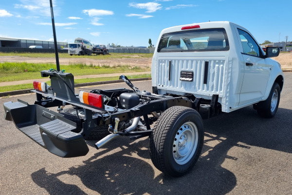 2026 Isuzu D-MAX RG SX High Ride Cab Chassis Image 3