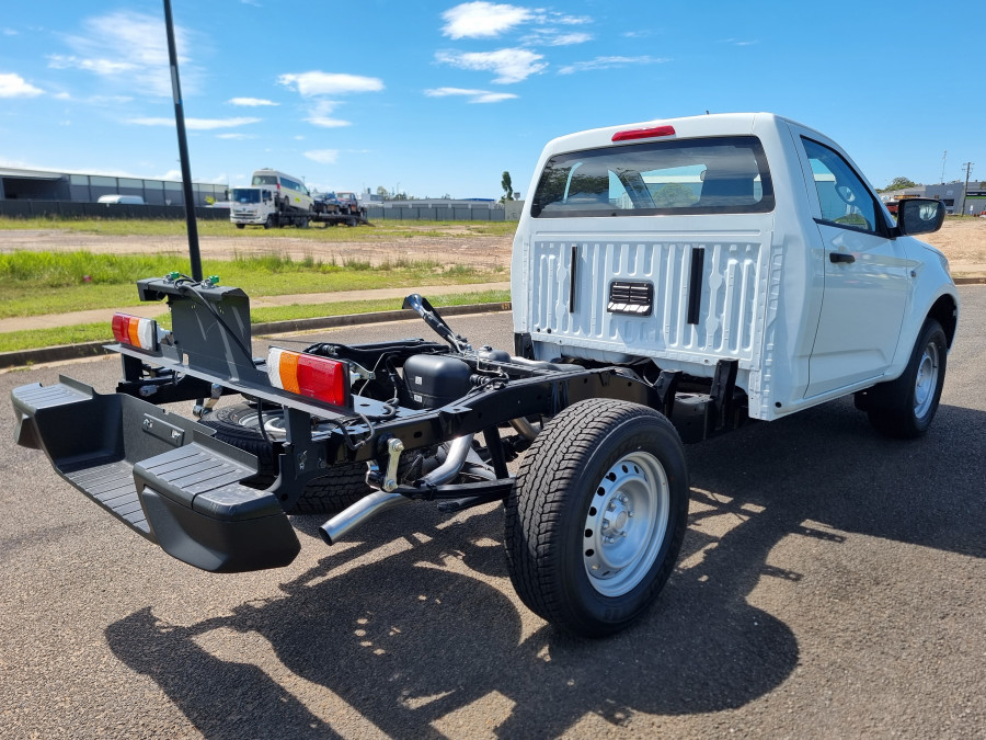 2026 Isuzu D-MAX RG SX High Ride Cab Chassis Image 3