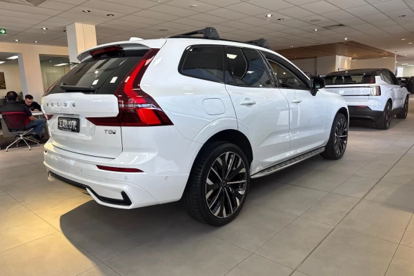 2025 MY26 Volvo XC60 UZ Ultra T8 Plug-in Hybrid Dark SUV Image 6