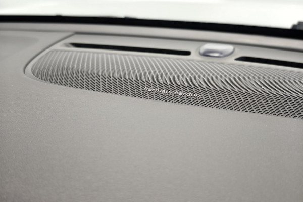 2025 Volvo XC40 XZ Plus B4 SUV Image 32