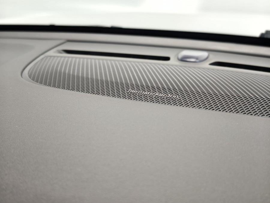 2025 Volvo XC40 XZ Plus B4 SUV Image 32