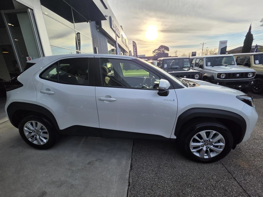 2023 Toyota Yaris Cross MXPB10R GX SUV Image 4