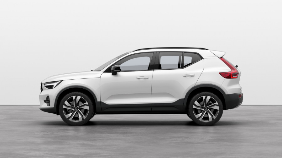 2026 MY25 Volvo XC40 XZ Ultra B4 Dark SUV Image 2