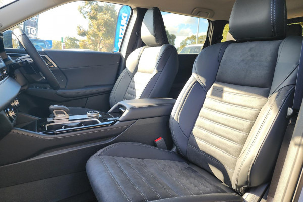 2025 Mitsubishi Outlander ZM LS SUV Image 13