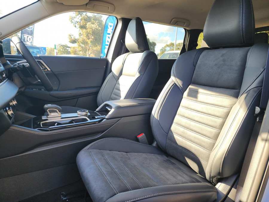 2025 Mitsubishi Outlander ZM LS SUV Image 13