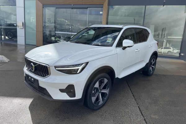 2026 Volvo XC40 XZ Ultra B4 Bright SUV Image 1