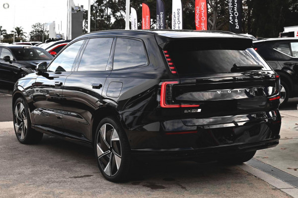 2026 Volvo EX90  Ultra Twin Motor Performance SUV Image 4
