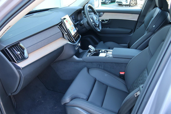 2025 MY26 Volvo XC90 L Series Plus B5 Bright SUV Image 18