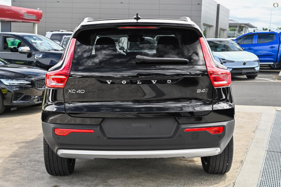 2025 MY26 Volvo XC40 XZ Ultra B4 Bright SUV Image 3