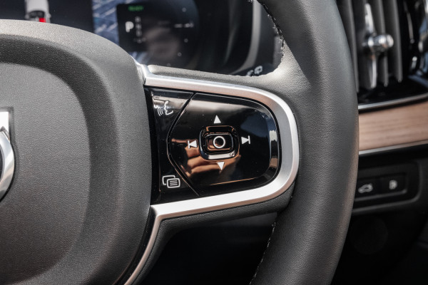 2026 Volvo XC90 L Series Plus T8 Plug-in Hybrid Dark SUV image 12