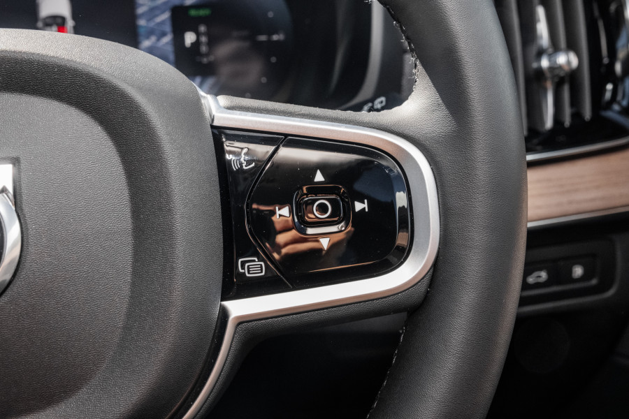 2026 Volvo XC90 L Series Plus T8 Plug-in Hybrid Dark SUV