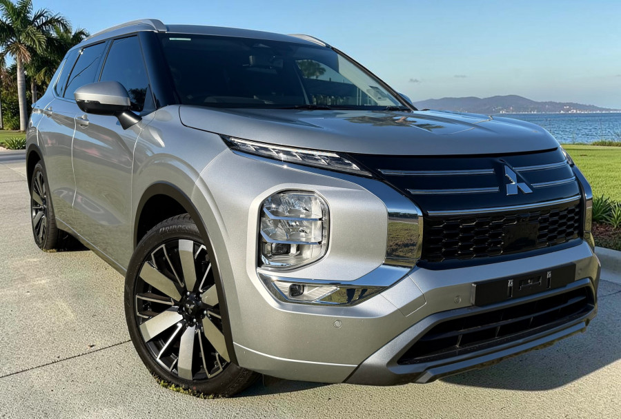 2025 Mitsubishi Outlander ZM Exceed SUV Image 1