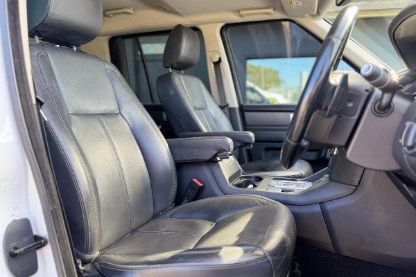 2015 Land Rover Discovery Series 4 SDV6 HSE SUV Image 17