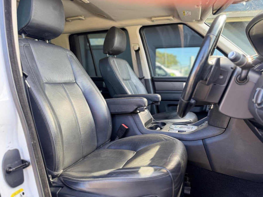 2015 Land Rover Discovery Series 4 SDV6 HSE SUV Image 17