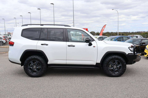 2022 Toyota LandCruiser FJA300R GR Sport SUV Image 3