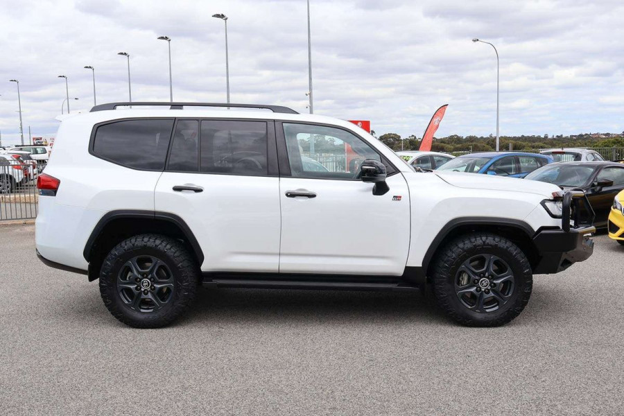 2022 Toyota LandCruiser FJA300R GR Sport SUV Image 3