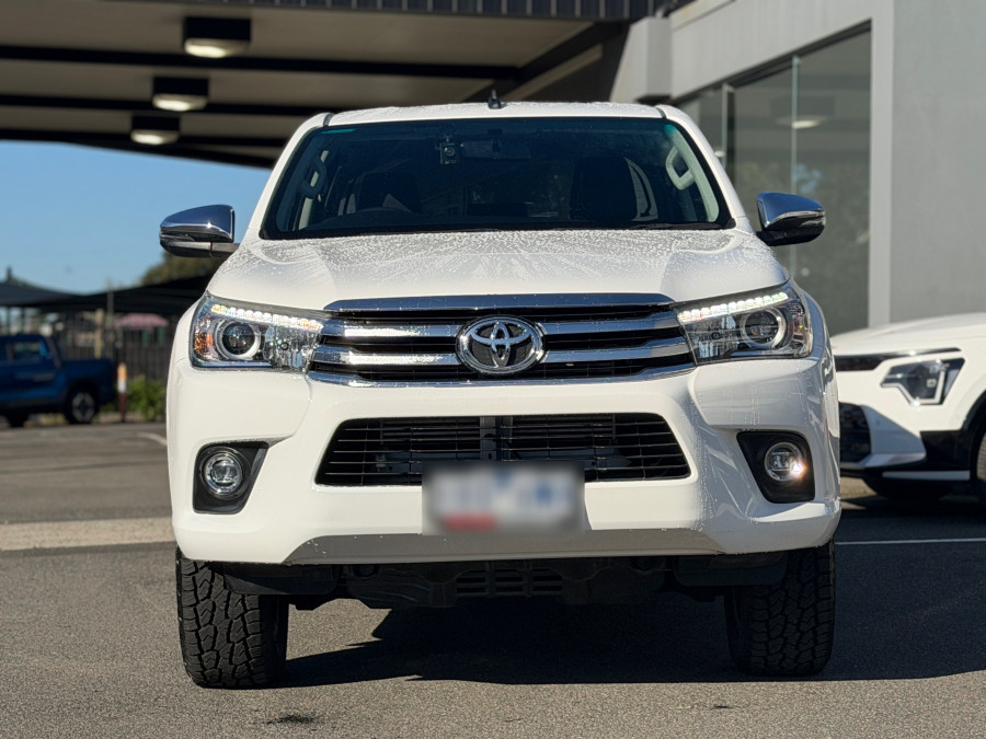 2017 Toyota HiLux  SR5 Double Cab Pick Up Image 3