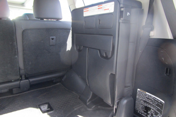 2020 Toyota LandCruiser VDJ200R VX SUV Image 17