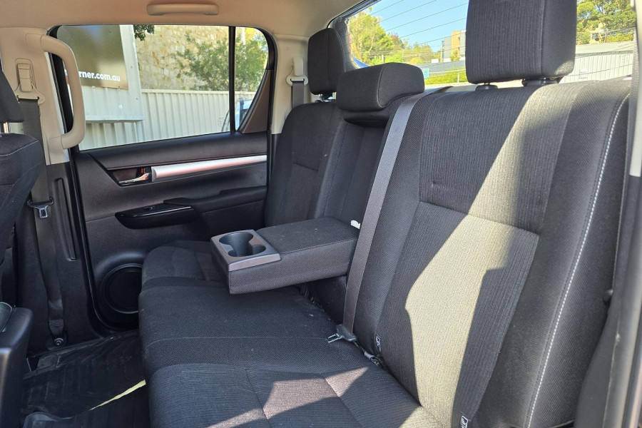 2017 Toyota HiLux  SR5 Double Cab Pick Up Image 30