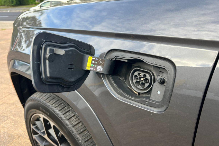 2022 MY23 Jeep Grand Cherokee WL Summit Reserve 4xe SUV Image 11