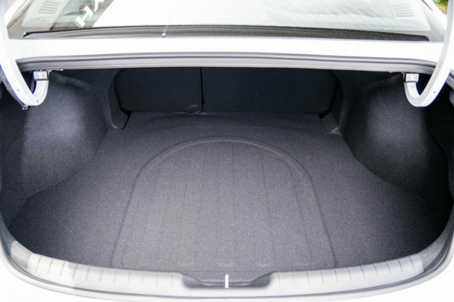 2024 MY25 Hyundai i30 CN7.V2 Elite Hybrid Sedan Image 8