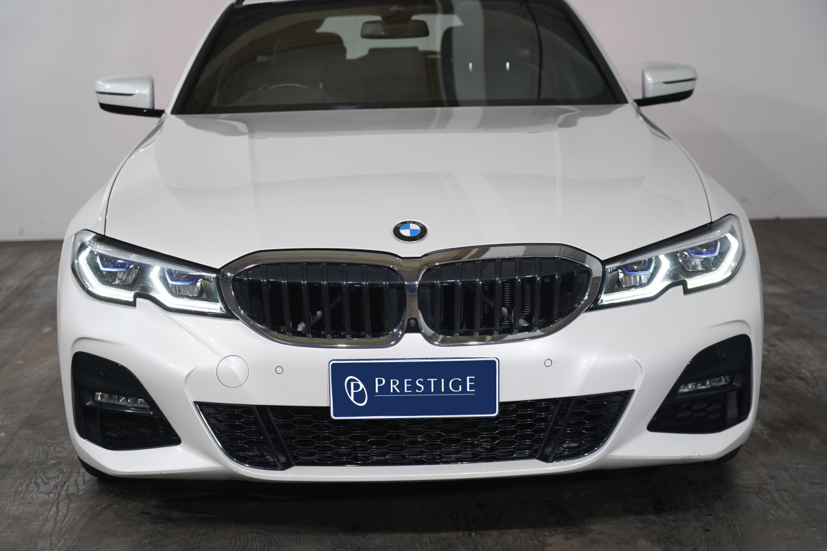 2021 BMW 3 30i Touring M Sport SUV Image 3