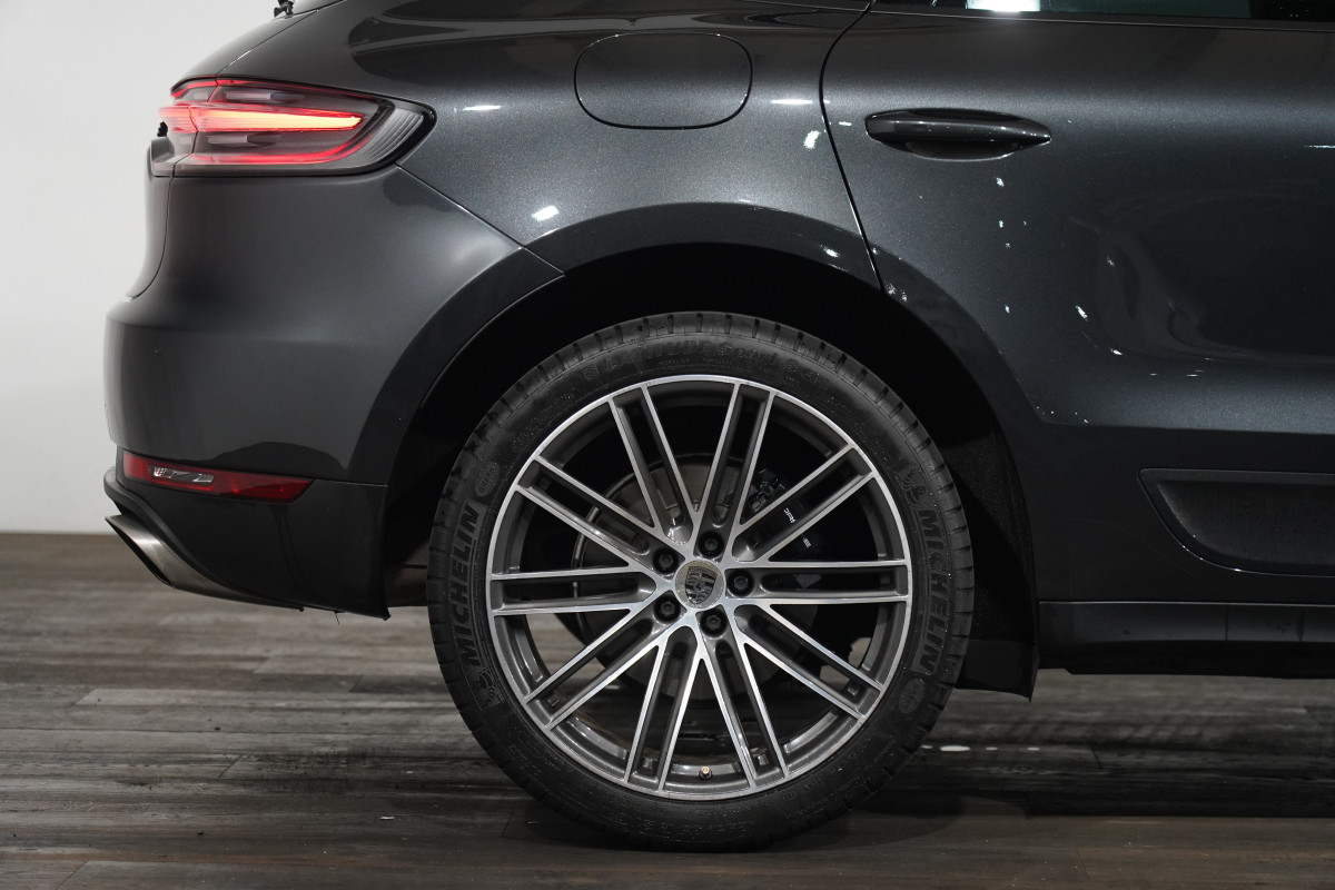 2021 Porsche Macan SUV Image 6