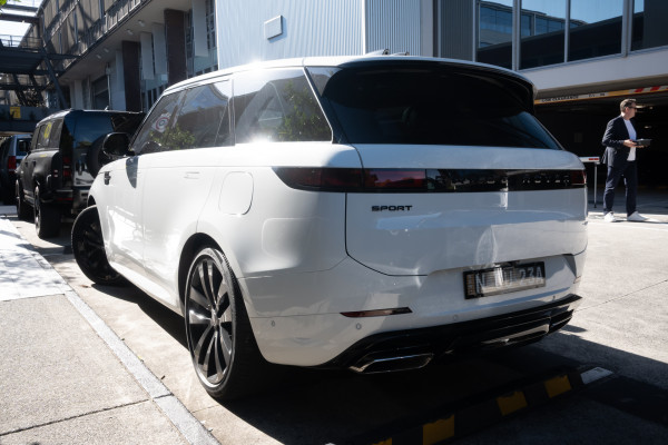 2025 Land Rover Range Rover Sport L461 PHEV P460e Dynamic HSE SUV image 2