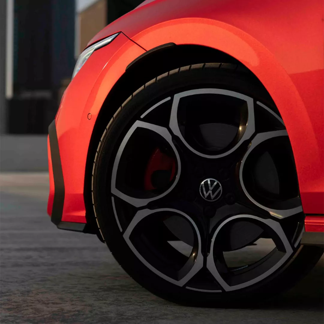 Your ride, your way Adaptive Chassis Control Image