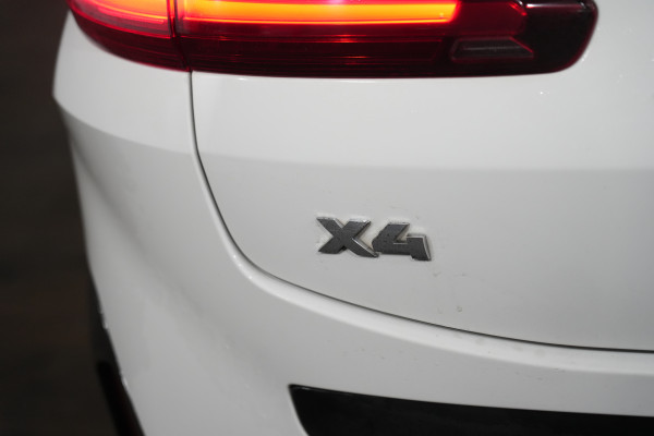 2022 BMW X4 M40i SUV Image 9