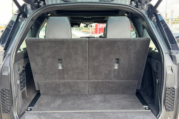 2018 Land Rover Discovery Series 5 HSE Luxury SUV Image 18