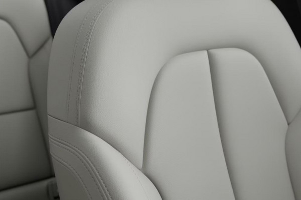 2026 Volvo XC40 XZ Ultra B4 Dark SUV Image 6