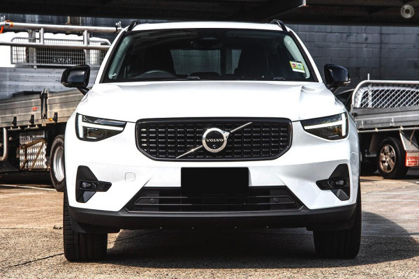 2026 Volvo XC40 XZ Ultra B4 Dark SUV Image 2
