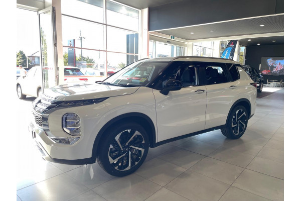 2024 Mitsubishi Outlander ZM LS SUV Image 5