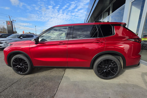 2026 Mitsubishi Outlander ZM Black Edition SUV Image 9