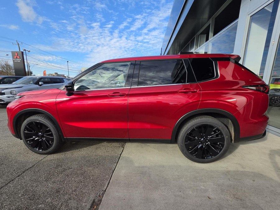 2026 Mitsubishi Outlander ZM Black Edition SUV Image 9