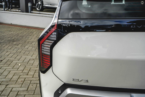 2026 MY27 Kia EV3 SV Air Long Range SUV Image 4