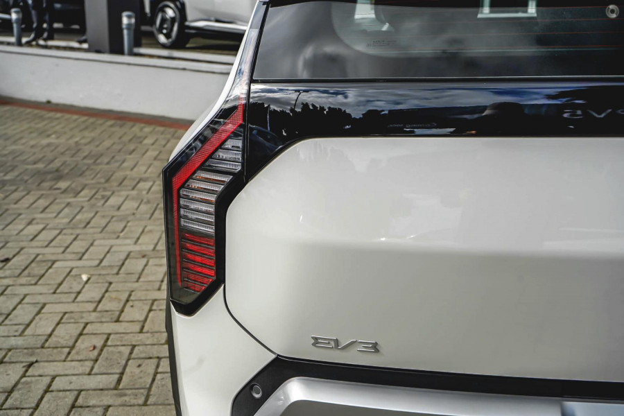 2026 MY27 Kia EV3 SV Air Long Range SUV Image 4