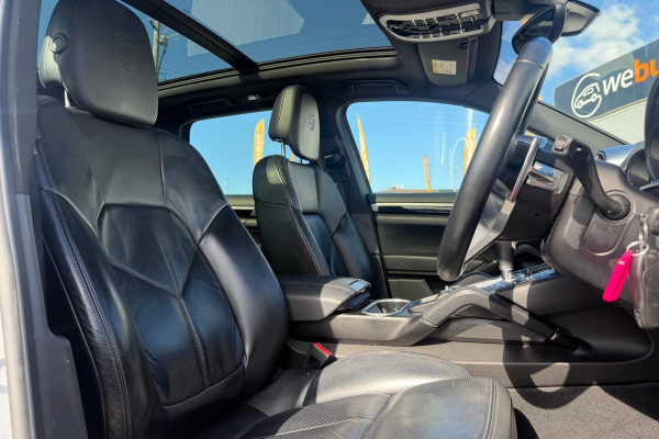 2016 MY17 Porsche Cayenne 92A Platinum Edition SUV Image 15