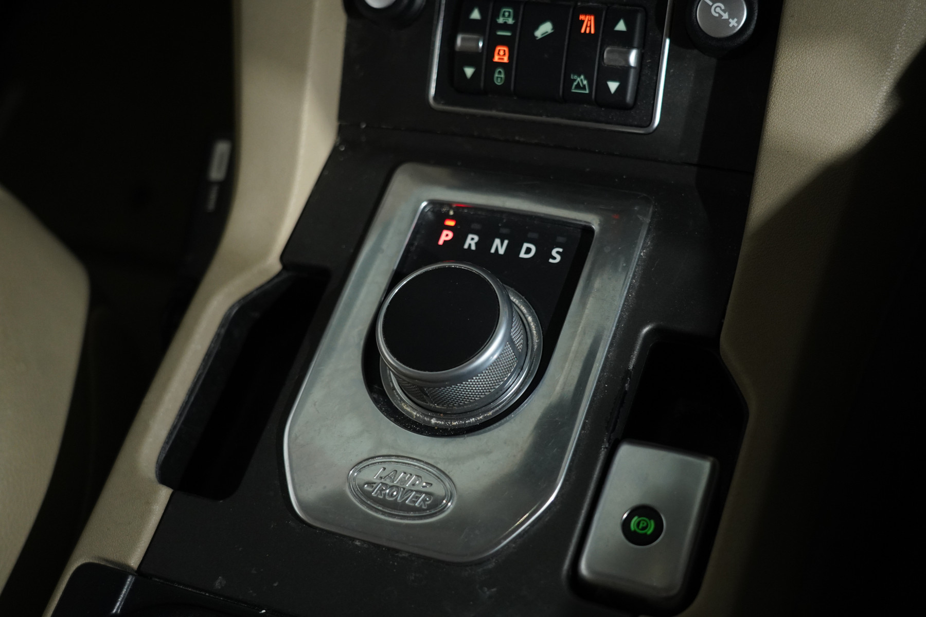 2015 Land Rover Discovery 3.0 Tdv6 SUV Image 16