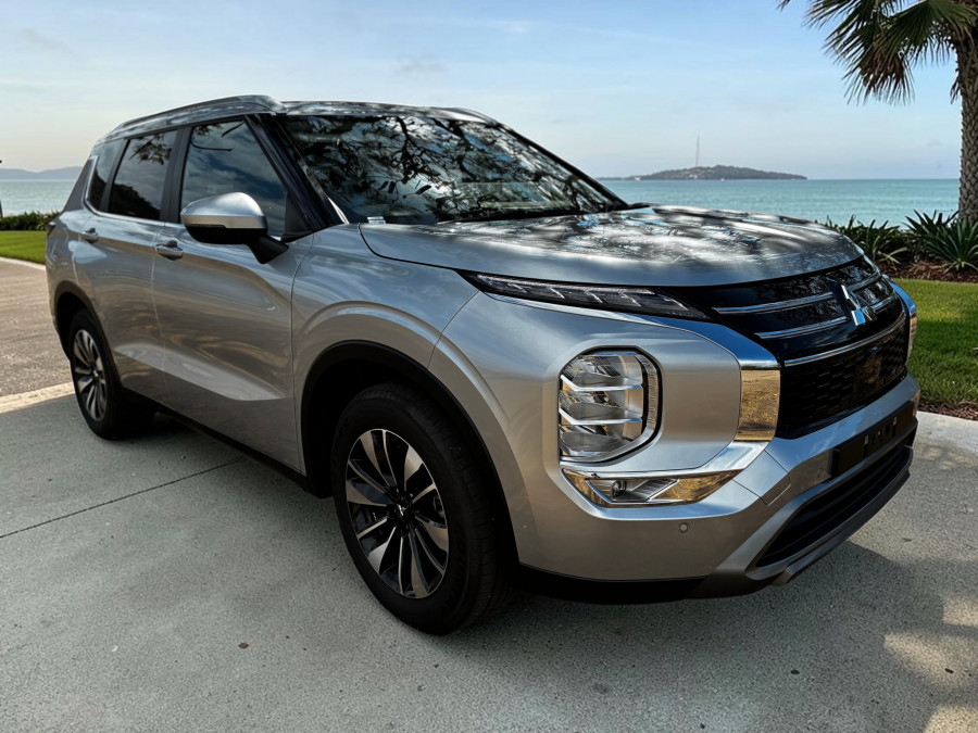 2025 Mitsubishi Outlander ZM LS SUV Image 1